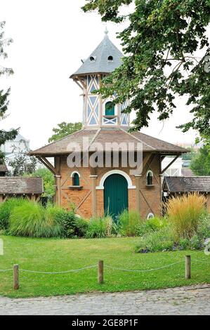 FRANCE, YVELINES (78) CONFLANS-SAINTE-HONORINE, PARK OF PRIORY, PIGEON HOUSE Stock Photo