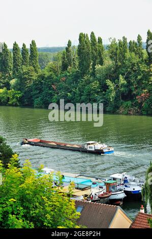 FRANCE, YVELINES (78) CONFLANS-SAINTE-HONORINE, HARBOUR ON SEINE RIVER Stock Photo