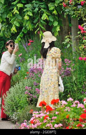 FRANCE, GIVERNY (27) FONDATION CLAUDE MONET, HOUSE AND GARDENS OF CLAUDE MONET, KOREAN TOURISTS PHOTOGRAPHING THEMSELVES Stock Photo