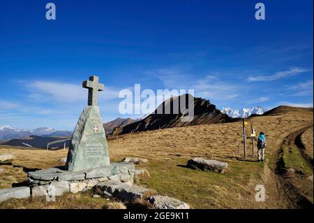 FRANCE, HAUTE-SAVOIE (74) AND SAVOIE (73) MONT-BLANC AND BEAUFORTAIN COUNTRY, MEGEVE AND HAUTELUCE AREA, HIKKING TO VERY PASS AND CROIX DE PIERRE PASS Stock Photo