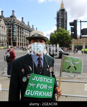 The Gurkha Soldier Statue outside the Ministry of Defence, Westminster ...