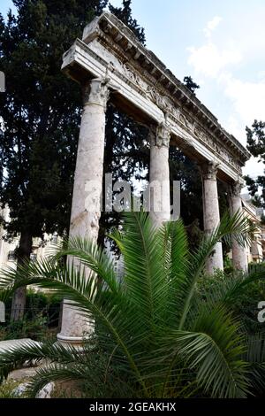 Roman colonnade on Damascus Street, opposite the National Museum, Beirut, Lebanon. Formerly from a basilica it was discovered in 1940 in Beirut. Stock Photo