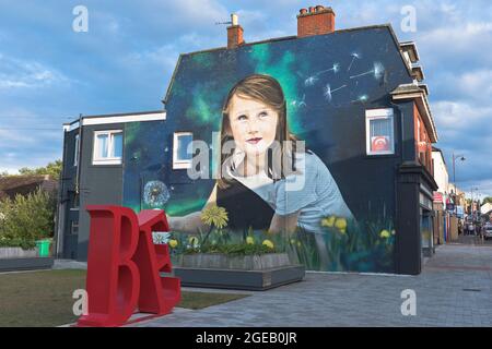 dh High Street Mural COWDENBEATH FIFE Scottish town centre square painting child murals Scotland end of building wall art uk artist house Stock Photo