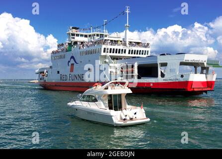 Red Funnel crowded ferry leaving East Cowes, Isle of Wight on its way across the Solent to Southampton, Hampshire, England Stock Photo