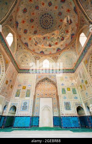 Shahrisabz, Uzbekistan - April 19, 2021: Kok Gumbaz Mosque ornament pattern design interior in Shahrisabz city, Uzbekistan Stock Photo