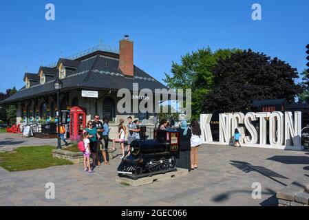 Kingston, Canada - August 15, 2021: The Kingston Ontario Visitor Information Centre, formerly a train station, with a sign for tourists to pose with, Stock Photo