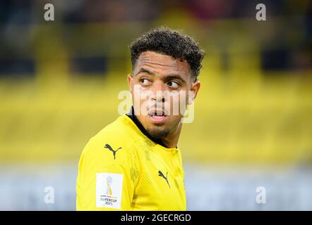 Dortmund, Deutschland. 18th Aug, 2021. Donyell MALEN (DO) Soccer Supercup Final, Borussia Dortmund (DO) - FC Bayern Munich (M) 1: 3, on 08/17/2021 in Dortmund/Germany. #DFL regulations prohibit any use of photographs as image sequences and/or quasi-video # Â Credit: dpa/Alamy Live News Stock Photo