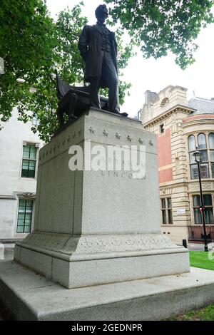 A statue of Abraham Lincoln in Parliament Square, London, England, U.k Stock Photo