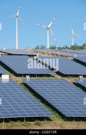 Big solar power plant and giant wind turbines as universal green ecofriendly energy solution in Germany, Europe and worldwide. Concept of energy produ Stock Photo