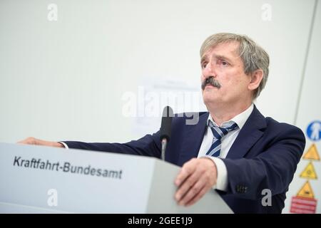 Harrislee, Germany. 19th Aug, 2021. Guido Zielke, Head of Department at the Federal Ministry of Transport and Digital Infrastructure, speaks to employees and media representatives during the public presentation of the new test laboratory of the Federal Motor Transport Authority (KBA) in Harrislee. Credit: Gregor Fischer/dpa/Alamy Live News Stock Photo