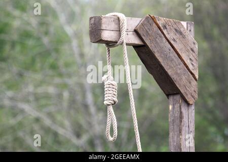 noose hanging from gallows Stock Photo