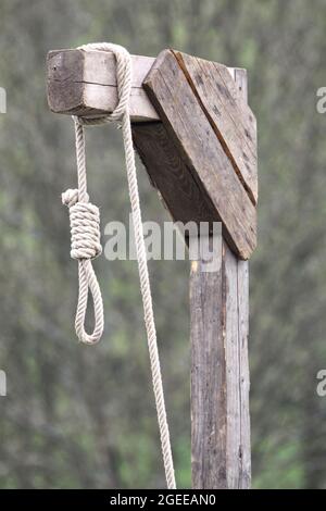 noose hanging from gallows Stock Photo