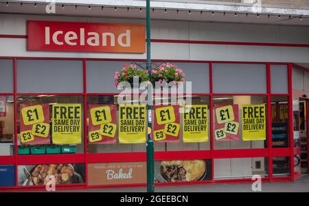 Iceland logo seen on the shopfront in Bognor Regis in August 2021. Stock Photo