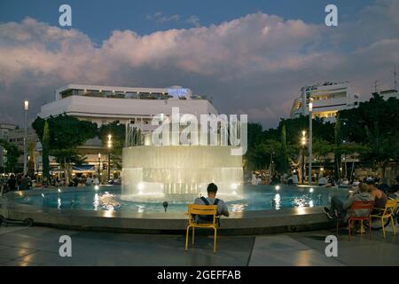 People enjoying an evening sitting in the plaza at Dizengoff Square Fountain in Tel Aviv, Israel Stock Photo