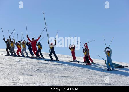 FRANCE. ALPES-MARITIMES (06) SKI CLASS NEAR GREOLIERES LES NEIGES VILLAGE Stock Photo