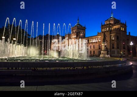 Night view of the Zorrilla Plaza dedicated to the poet Zorrilla. A fountain presides the square facing the Caballeria Academy. Valladolid. Spain. Stock Photo