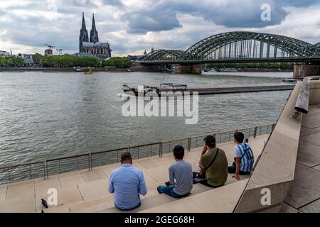 Rhine Boulevard in Cologne-Deutz Stock Photo - Alamy