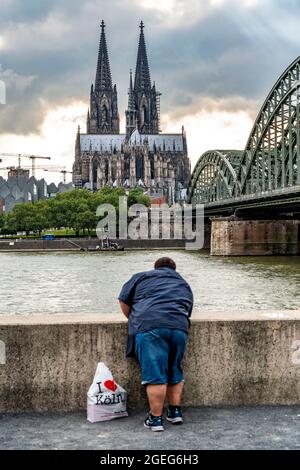 Cologne Cathedral, Hohenzollern Bridge, people on the Rhine promenade, Rhine Boulevard in Cologne-Deutz, NRW, Germany, Stock Photo