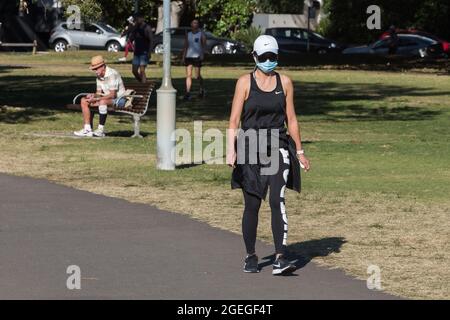 Sydney, Australia. Friday 20th August 2021. People exercising at Rushcutters Bay Park. The Sydney Lockdown has been extended across greater Sydney until September 30th as COVID-19 Delta Strain case numbers continue to rise. Face masks are now compulsory outdoors across NSW unless exercising. Credit: Paul Lovelace/Alamy Live News Stock Photo