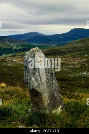 Learable Hill prehistoric standing stone & stone rows looking SSE down the Strath of Kildonan, Sutherland, Scotland, UK. Small Latin cross on W face. Stock Photo