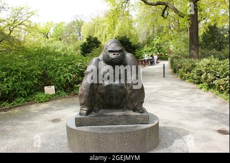 BERLIN, GERMANY - Apr 29, 2010: A statue of the gorilla (Bobby) in  Berlin Zoo, Germany Stock Photo