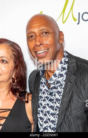 LOS ANGELES - AUG 20: Jeffrey Osborne, wife at the 21st Annual Harold