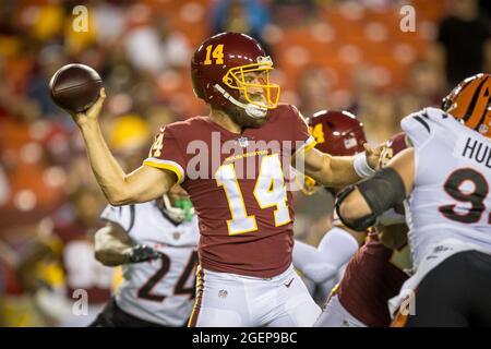 Maryland, USA. 20th Aug, 2021. August 20, 2021: Cincinnati Bengals  quarterback Joe Burrow (9) warms up before the NFL preseason game between  the Cincinnati Bengals and the Washington Football Team at FedEx