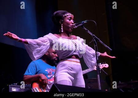 Farnham, UK, 20 August 2021. Caron Wheeler of iconic British soul band Soul II Soul performs at Weyfest. Credit: MusicLive/Alamy Live News Stock Photo