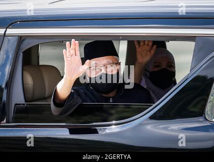 Kuala Lumpur, Malaysia. 21st Aug, 2021. Malaysian Prime Minister, Ismail Sabri Yaakob waves to the media as he leaves the National Palace after swearing-in ceremony.Ismail was sworn in as Malaysia's ninth prime minister after King confirmed he had the support of 114 members of parliament, giving him the majority to form the government. (Photo by Wong Fok Loy/SOPA Images/Sipa USA) Credit: Sipa USA/Alamy Live News Stock Photo