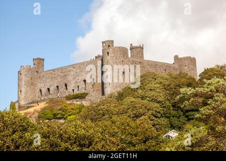 Harlech Castle in  Gwynedd, North Wales is a Grade I-listed medieval fortification built onto a rocky knoll close to the Irish Sea.  built by Edward I Stock Photo