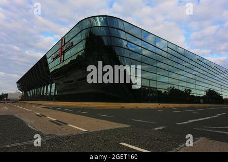 Moderne Architektur in den Ausstellungshallen im Messezentrum Nürnberg, Franken, Bayern, Deutschland. Erbaut von Zaha Hadid Stock Photo