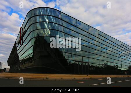 Moderne Architektur in den Ausstellungshallen im Messezentrum Nürnberg, Franken, Bayern, Deutschland. Erbaut von Zaha Hadid Stock Photo