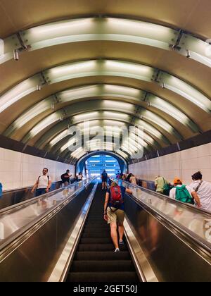 clapham south escalators 7EP サイコビリー　ガレージ Beautiful Old Westinghouse Double-File Escalators (G-2