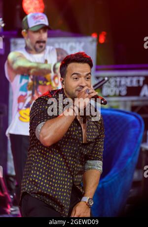 Las Vegas, NV, USA. 20th Aug, 2021. ***HOUSE COVERAGE*** Luis Fonsi pictured at The After Party performance, with Nick Carter, AJ McLean, Wanya Morris & Joey Fatone at The Venetian Resort Las Vegas in Las Vegas, NV on August 20, 2021. Credit: Gdp Photos/Media Punch/Alamy Live News Stock Photo