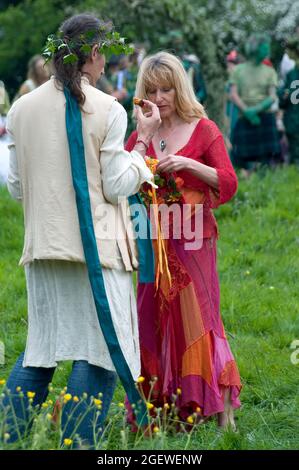 A Couple At The Beltane Festival Where Folk Dressed In Costume Dance Praise & Worship Fertility & Abundance In Glastonbury Somerset England UK Stock Photo
