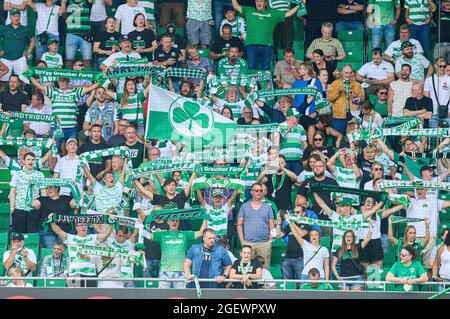 Fuerth fans in the match SpVgg GREUTHER FUERTH - ARMINIA BIELEFELD 1-1 1.German Football League on August 21, 2021 in Fürth, Germany  Season 2021/2022, matchday 2, 1.Bundesliga, Fürth, 2.Spieltag. © Peter Schatz / Alamy Live News    - DFL REGULATIONS PROHIBIT ANY USE OF PHOTOGRAPHS as IMAGE SEQUENCES and/or QUASI-VIDEO - Stock Photo