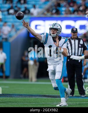 August 21, 2021: Carolina Panthers quarterback Sam Darnold (14) throws against the Baltimore Ravens in the NFL matchup at Bank of America Stadium in Charlotte, NC. (Scott Kinser/Cal Sport Media) Stock Photo