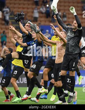 Milan, Italy. 21st Aug, 2021. FC Inter's players celebrate after winning a Serie A football match between FC Inter and Genoa in Milan, Italy, on Aug. 21, 2021. FC Inter won 4-0. Credit: Alberto Lingria/Xinhua/Alamy Live News Stock Photo