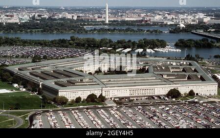 An aerial view of the unique five-sided building known as the Pentagon, headquarters of the U.S. Department of Defense, on Tuesday, April 22, 1986 in Arlington, Arlington County, VA, USA. At 6.5 million square feet, the Pentagon is the world's largest office building based on floor area. (Apex MediaWire Photo by Ken Hammond/U.S. Air Force) Stock Photo