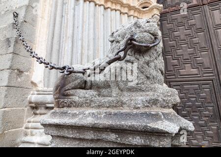 Detail of granite lion with iron chain in the door of The Cathedral of the Saviour (Catedral de Cristo Salvador), Catholic church in Avila in the sout Stock Photo