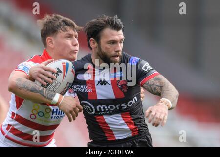 Keanan Brand (24) of Leigh Centurions attempts to tackle Andy Ackers (9) of Salford Red Devils Stock Photo