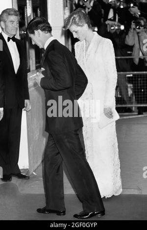 The Prince and Princess of Wales. Prince Charles and a sad looking Princess Diana arriving at Covent Garden Opera House for a royal gala Performance of 'il Travatore'. LONDON, UNITED KINGDOM  7th JUNE 1989 Stock Photo