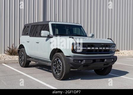 Kokomo - Circa August 2021: Ford Bronco display at a dealership. Broncos can be ordered in a base model or Ford has up to 200 accessories for street a Stock Photo