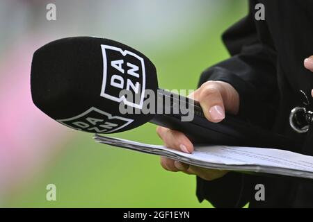 Munich Deutschland 22nd Aug 21 Widow Of Gerd Mueller Wife Uschi 2nd From Left On The Tribuene Re Fritz Scherer Soccer 1st Bundesliga Season 21 22 2nd Matchday Matchday02 Fc Bayern Munich 1st Fc