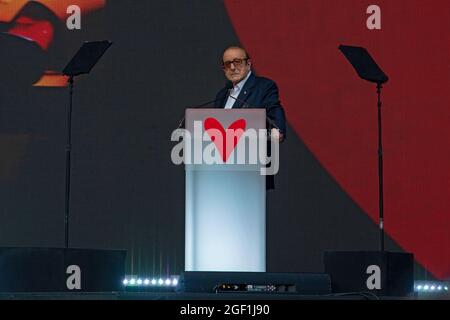 NEW YORK, NY - AUGUST 21: Clive Davis speaks during the 'We Love NYC: The Homecoming Concert' at the Great Lawn in Central Park on August 21, 2021 in New York City.