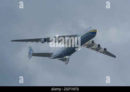 Kyiv, Ukraine. 22nd Aug, 2021. KYIV, UKRAINE - AUGUST 22, 2021: Ukrainian Antonov An-225 Mriya plane fly during a rehearsal for the Independence Day military parade in central Kyiv (Photo by Aleksandr Gusev/Pacific Press) Credit: Pacific Press Media Production Corp./Alamy Live News