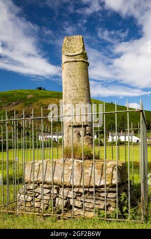 UK Wales, Clwyd, Llangollen, Eglwyseg Valley, Eliseg’s Pillar, carrying names of ancient rulers of Powys Stock Photo