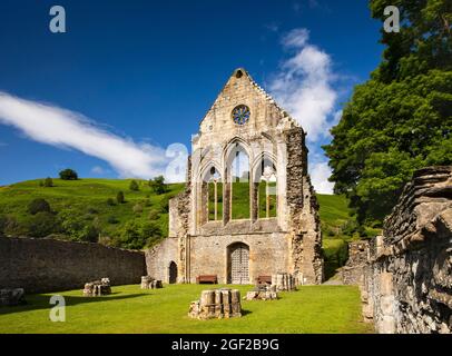 UK Wales, Clwyd, Llangollen, Eglwyseg Valley, Pentrefelin, Valle Crucis Abbey ruins Stock Photo