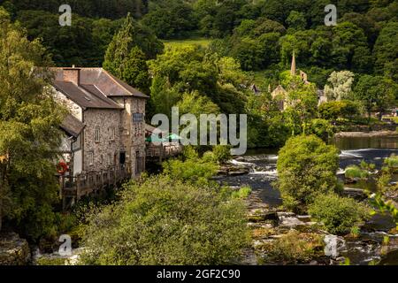 UK Wales, Clwyd, Llangollen, Old Corn Mill, (Melin Yd) cafe beside River Dee Stock Photo