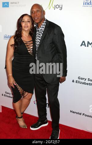 LOS ANGELES - AUG 20: Jeffrey Osborne, wife at the 21st Annual Harold